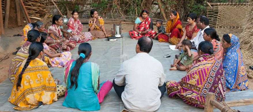Nexleaf people in circle for stove training HG Mar 2018