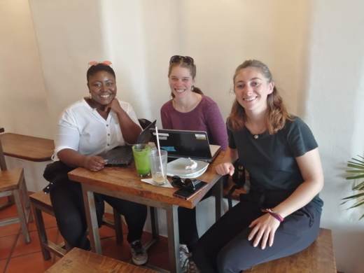 2019-march-yvonne-with-charlotte-and-nicole-who-run-tandanas-volunteer-program-2